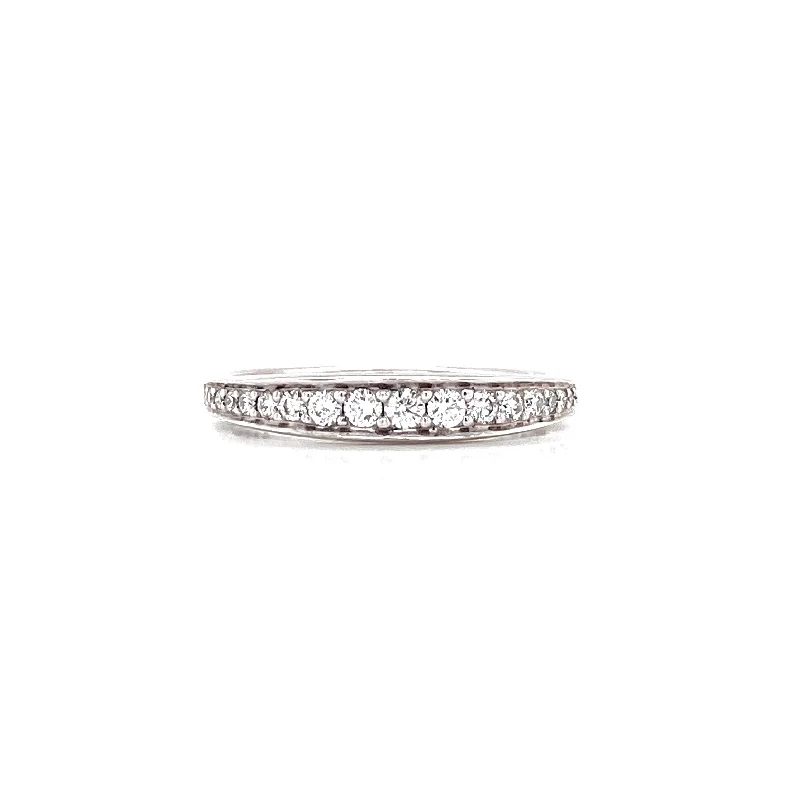 elegant gold ladies ring-14K White Gold Diamond Graduated Band